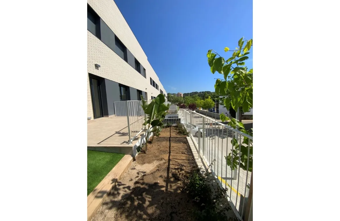 Edifici de 10 habitatges en filera a Arenys de Mar ae5 arquitectes