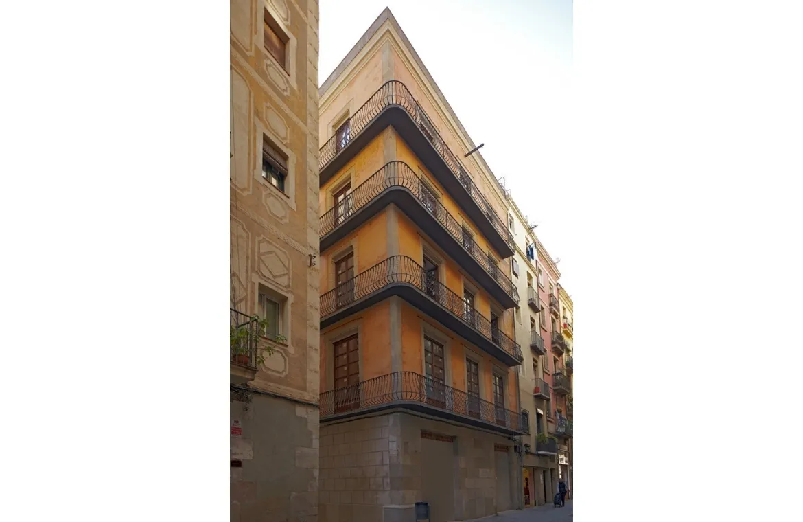 Apartaments per allotjar persones desnonades a Barcelona ae5 arquitectes