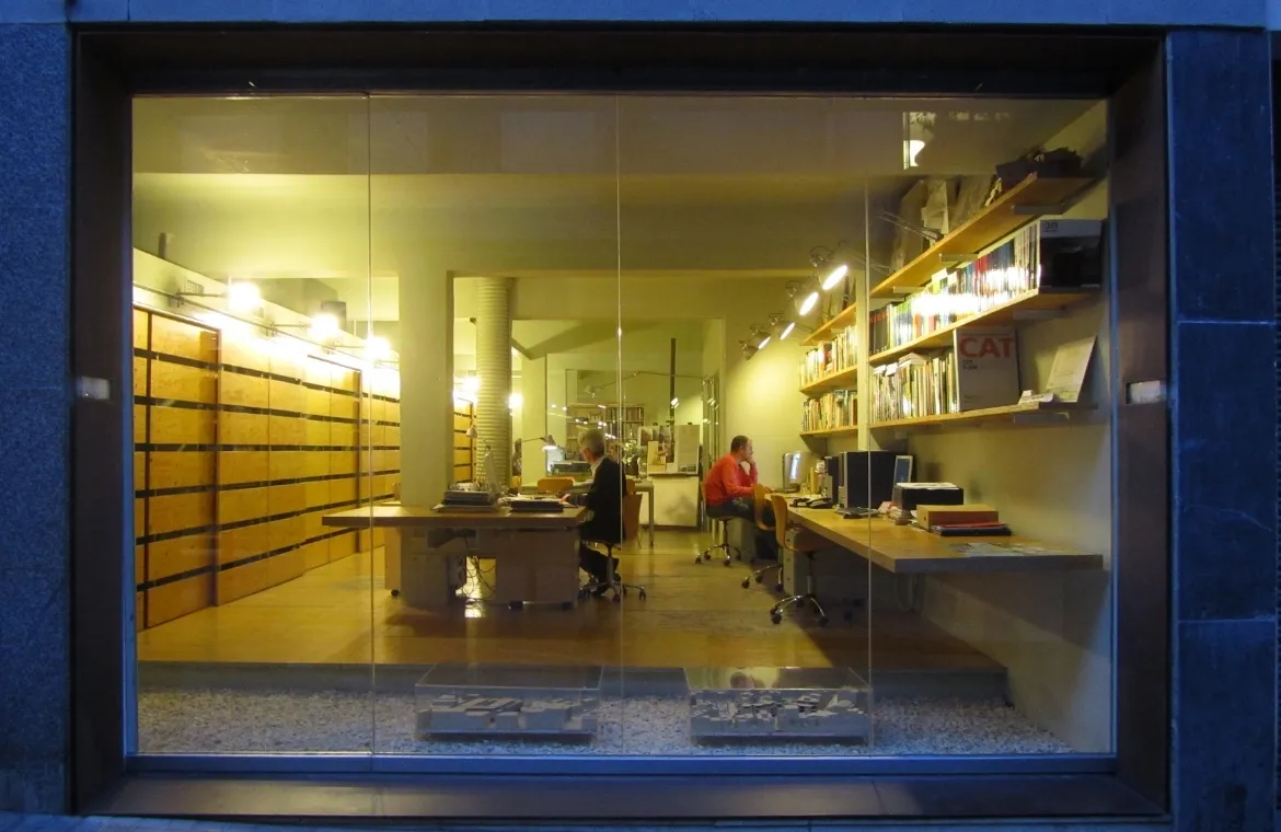 Reforma interior de local per estudi ae5 arquitectes a Barcelona