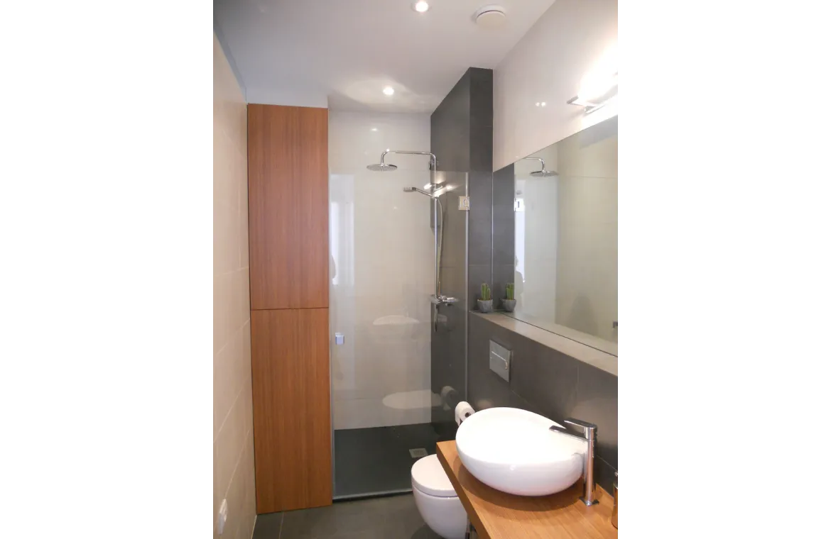 Reforma interior d’habitatge carrer Torrent de l’Olla de Barcelona. ae5 arquitectes