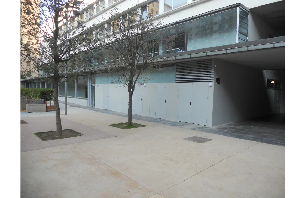 Urbanització pati i reforma vestidors escola CEM. ae5 arquitectes
