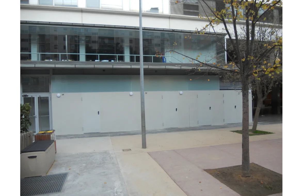 Urbanització pati i reforma vestidors escola CEM. ae5 arquitectes